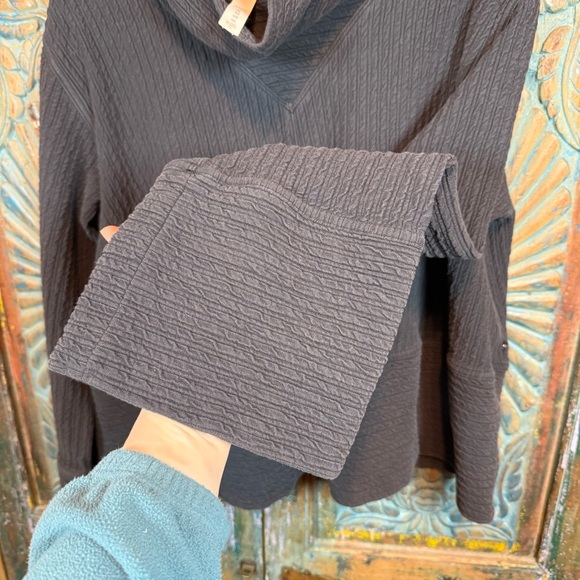 Lululemon oversized sweater turtleneck wide body M/L - Picture 5 of 6